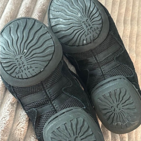 Hip Hop Dance Shoes - Picture 2 of 3